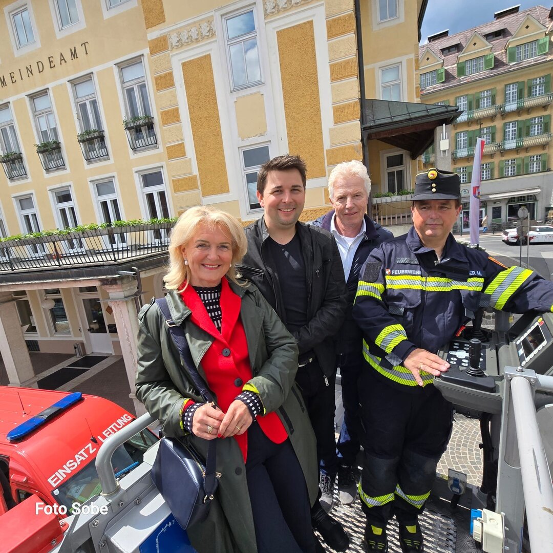Foto:KK/Sobe Tag der Feuerwehr in Velden - die FF-Velden präsentiert ihre Arbeit.
Am Foto: GV Dr. Margit Heissenberger, Feuerwehrreferent 2. Vzbgm. Markus Fantur, 1. Vzbgm. Helmut Steiner und GFK Manfred Brugger